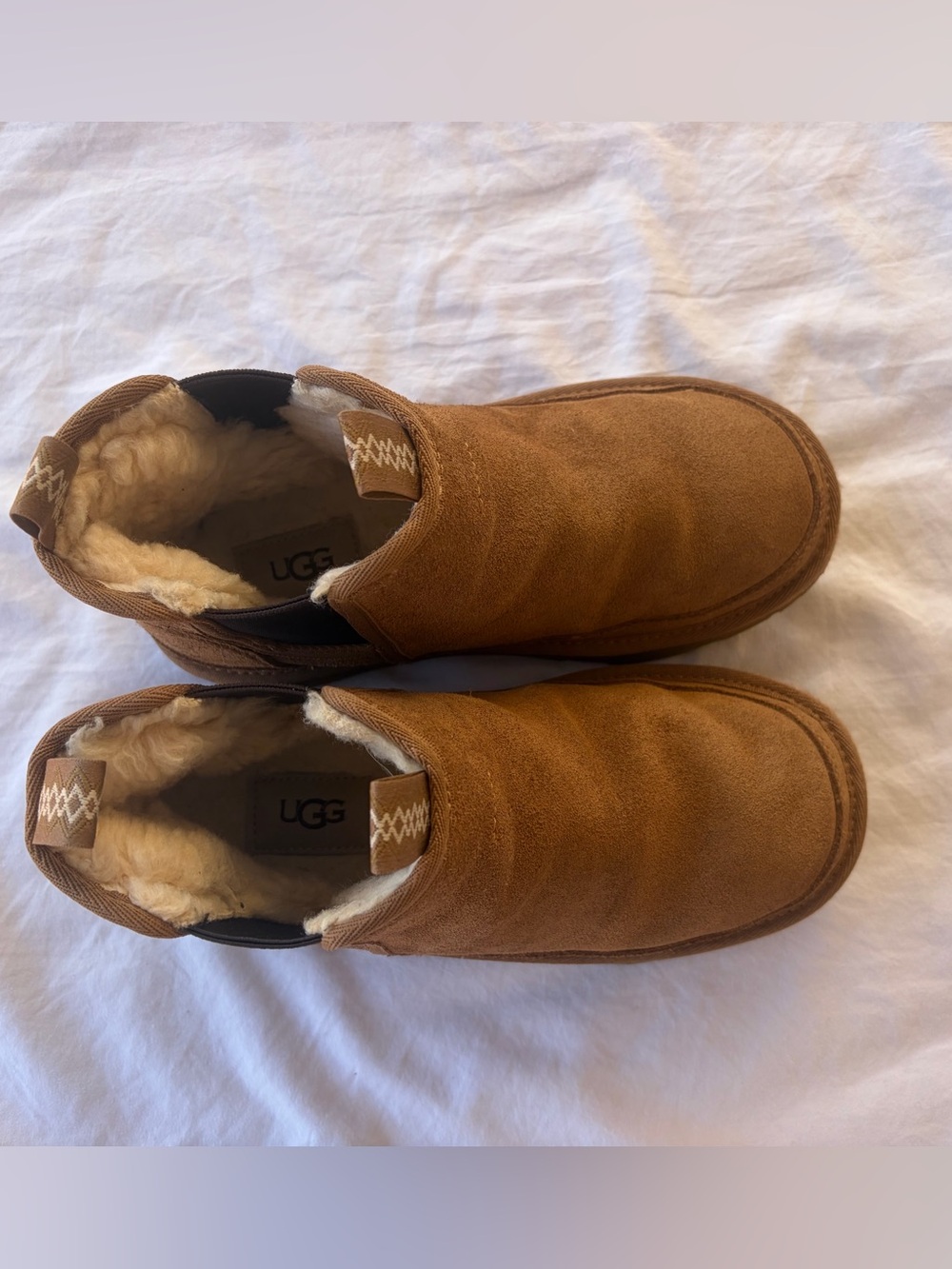 UGG Neumel Chelsea NWOT Girl Sz 3 Chestnut Suede Slip-On Shearling-Lined Boot - Picture 2 of 8